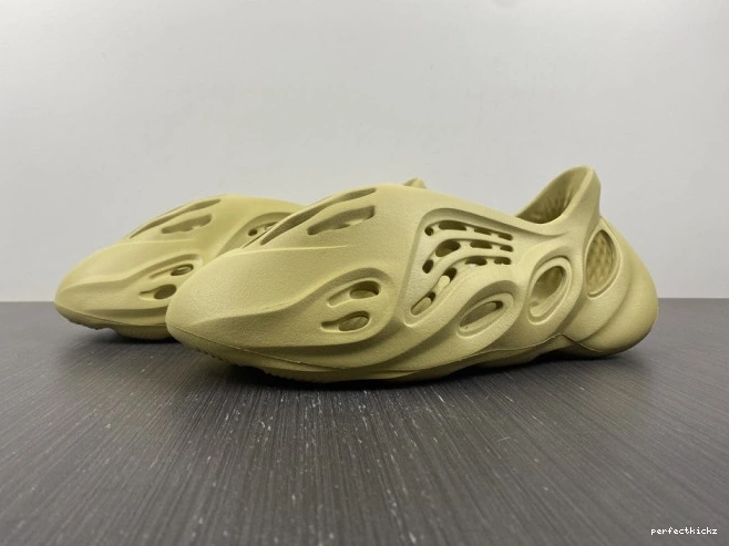 Adidas RNNR GV6775 Sulfur Yeezy Foam 0822